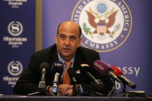 Gobierno EU combatirá corrupción y crimen en AL para frenar migración Gobierno EU combatirá corrupción y crimen en AL para frenar migración