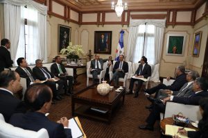 Presidente Medina da seguimiento a construcción de escuelas en la RD