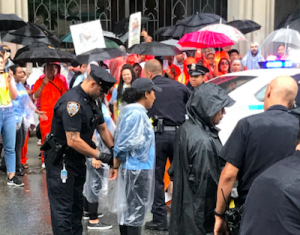 Ocho arrestados en protesta frente a casa del presidente JPMorgan