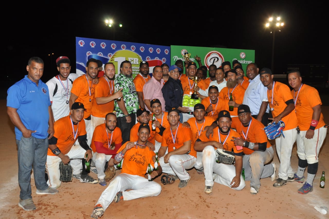 Pedro Livio Cedeño y Fusión ganan sóftbol del Distrito Nacional imagen