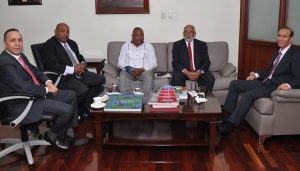 Ministro reclama cumplan acuerdos sobre el Seguro Familiar de Salud