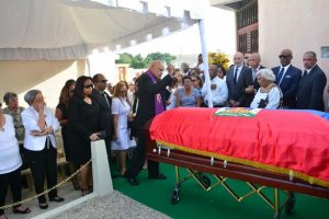 Sepultan en Santo Domingo restos de ex  presidente Henri Namphy