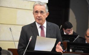 COLOMBIA: Uribe dejará el Senado para ser investigado