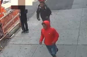 Difunden video presuntos «Trinitarios» golpeando adolescente en El Bronx