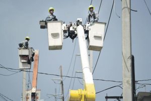 PUERTO RICO: Caos en la reconstrucción de la red eléctrica