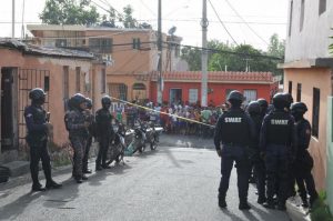 Siguen prófugos 5 de los asaltantes del Popular en SDE; hay 2 haitianos