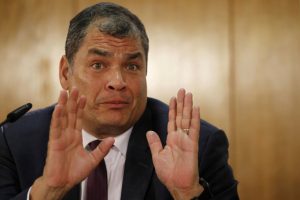 BRUSELAS: Correa denuncia “complot” del gobierno por orden detención