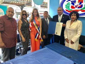 Gobernador Cuomo elogia el Desfile Dominicano de El Bronx Gobernador Cuomo elogia el Desfile Dominicano de El Bronx