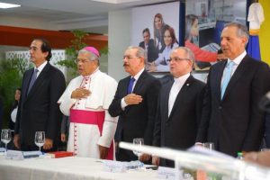 Danilo Medina asiste inauguración de edificio en la Madre y Maestra