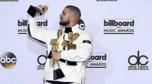 Drake rompe récord de Beatles con 7 temas en el Top 10 de Billboard