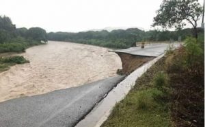 Torrenciales lluvias provocan caos e inundaciones en la capital de la RD