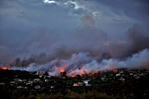 GRECIA: Al menos 74 han muerto por los graves incendios en Atenas