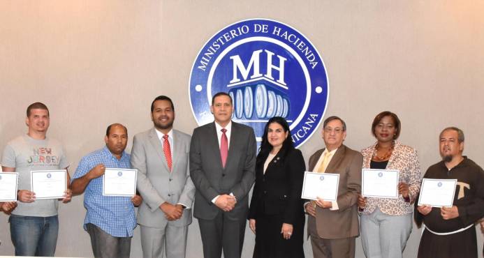 Hacienda dona equipos incautados bancas ilegales a diversas entidades imagen