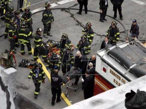 Camioneta se estrelló contra dos tiendas, hay cuatro heridos