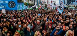 ARGENTINA: Multitud protesta contra FMI y política económica