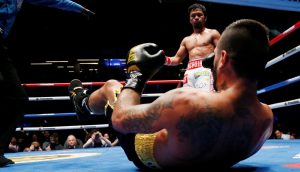 Pacquiao noquea Matthysse y es nuevo campeón welter