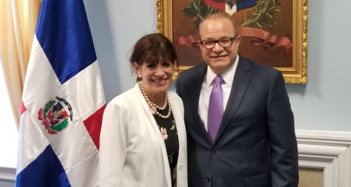WASHINGTON: Nueva Embajadora EEUU visita a legación de RD imagen