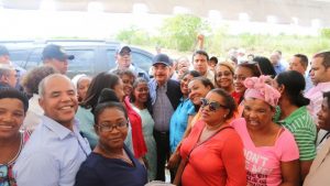 SPM: Presidente dispone construir granja para 5 mil gallinas ponedoras