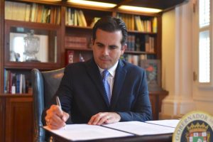 P.RICO: Gobernador firma orden para aumentar salario mínimo P.RICO: Gobernador firma orden para aumentar salario mínimo