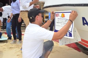 Turismo continúa rotulación medio de transporte acuático 