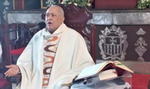 Sacerdote: Pueblo está cansado de corrupción; llama a oposición dura