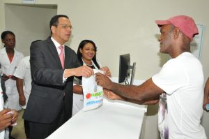 PROMESE/CAL dice beneficia tres millones con medicamentos a bajo costo