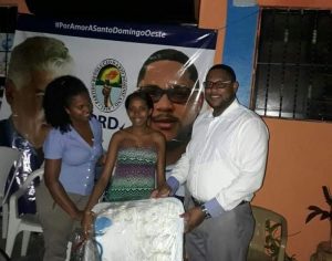 SDO: Carlos Trinidad entrega canastillas a embarazadas