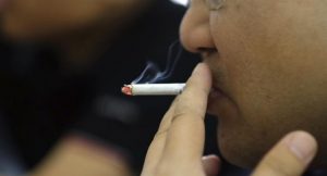 NY prohíbe fumar en instalaciones de servicios para menores