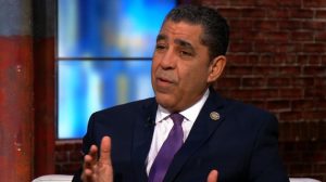 Adriano Espaillat invita a torneo pequeñas ligas