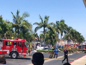 CALIFORNIA: Avioneta se desploma en Centro Comercial; hay 5 muertos