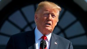 Trump insinúa tratan peor a su exjefe campaña que al gánster Al Capone