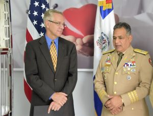 Embajada de EE.UU. dona equipos médicos al Ministerio de Defensa