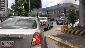 Venezuela censa los vehículos para acabar con «derroche» de gasolina