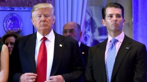 Trump admite hijo se reunió con abogada rusa; dice que fue legal