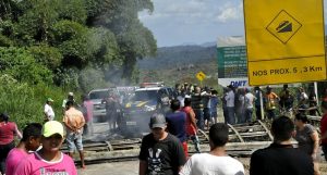 BRASIL: Expulsan a venezolanos; queman sus carpas y cosas