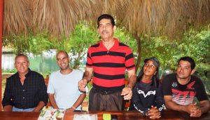 Pilotos nacionales y extranjeros en motocross de Río San Juan