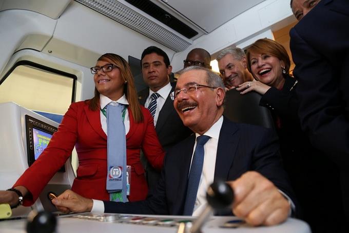 Danilo Medina entrega la Línea 2B Metro une a SDE y Distrito Nacional imagen