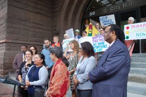 Inmigrantes NY presionan para tener derecho a licencias de conducir