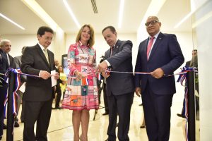 BCRD abre exposición «Monumentos y motivos religiosos en billetes»