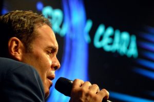 Agosto trae canciones y humor en “Los lunes de Amaury”