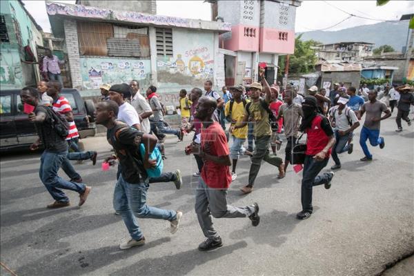 Haitianos vuelven a manifestarse en las calles en contra de la corrupción imagen