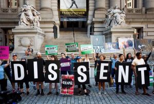 Unión de Libertades Civiles protesta visita de Pence y Nielsen a NY