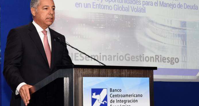 Ministro de Hacienda: Buen manejo cuentas fiscales impulsa crecimiento imagen