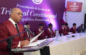 Jueces  TC garantizan supremacía de Constitución, dice Ray Guevara