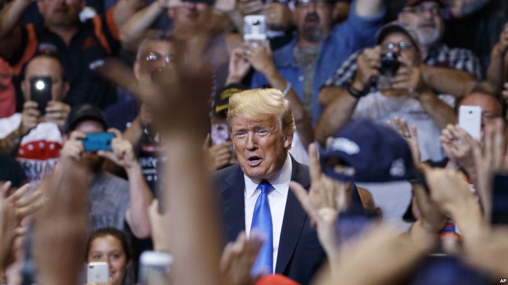 EE.UU: Trump recibe ola de críticas por burlarse de Lebron James imagen