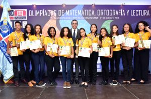 Andrés Navarro reconoce ganadores Olimpíadas Matemática y Lectura