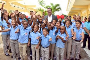 DAJABON: Andrés Navarro da inicio mejoramiento de escuelas