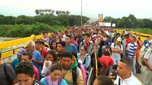 COLOMBIA: Santos regulariza por decreto a 440.000 venezolanos COLOMBIA: Santos regulariza por decreto a 440.000 venezolanos