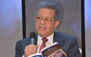 Leonel Fernández pondrá en circulación 32 libros sobre desarrollo sostenible