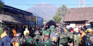 Un potente sismo remece indonesia